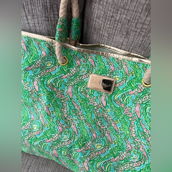 LILLY PULITZER Chomp Chomp Alligator Canvas Shoreline Large Beach ToteBag Spring - Picture 6 of 12
